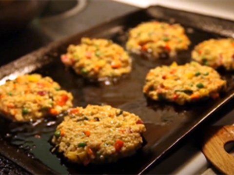 Patties of torrejas de quinoa on a baking sheet.